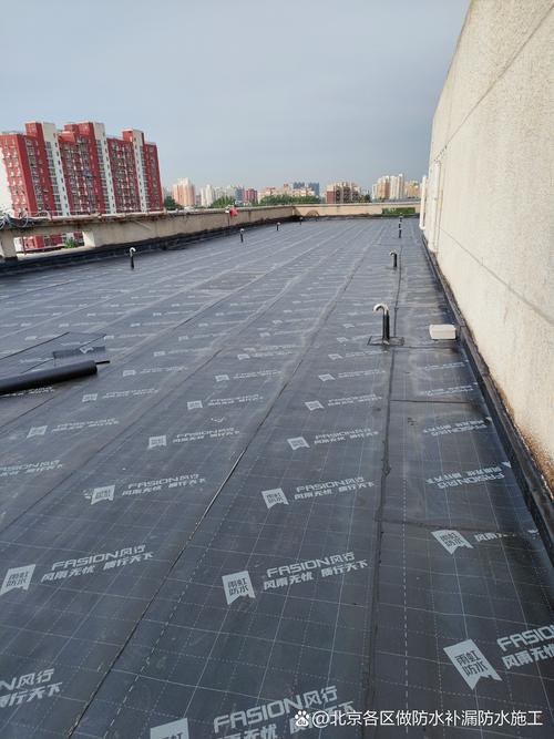 建筑防水卷材制造工藝與施工要點解析